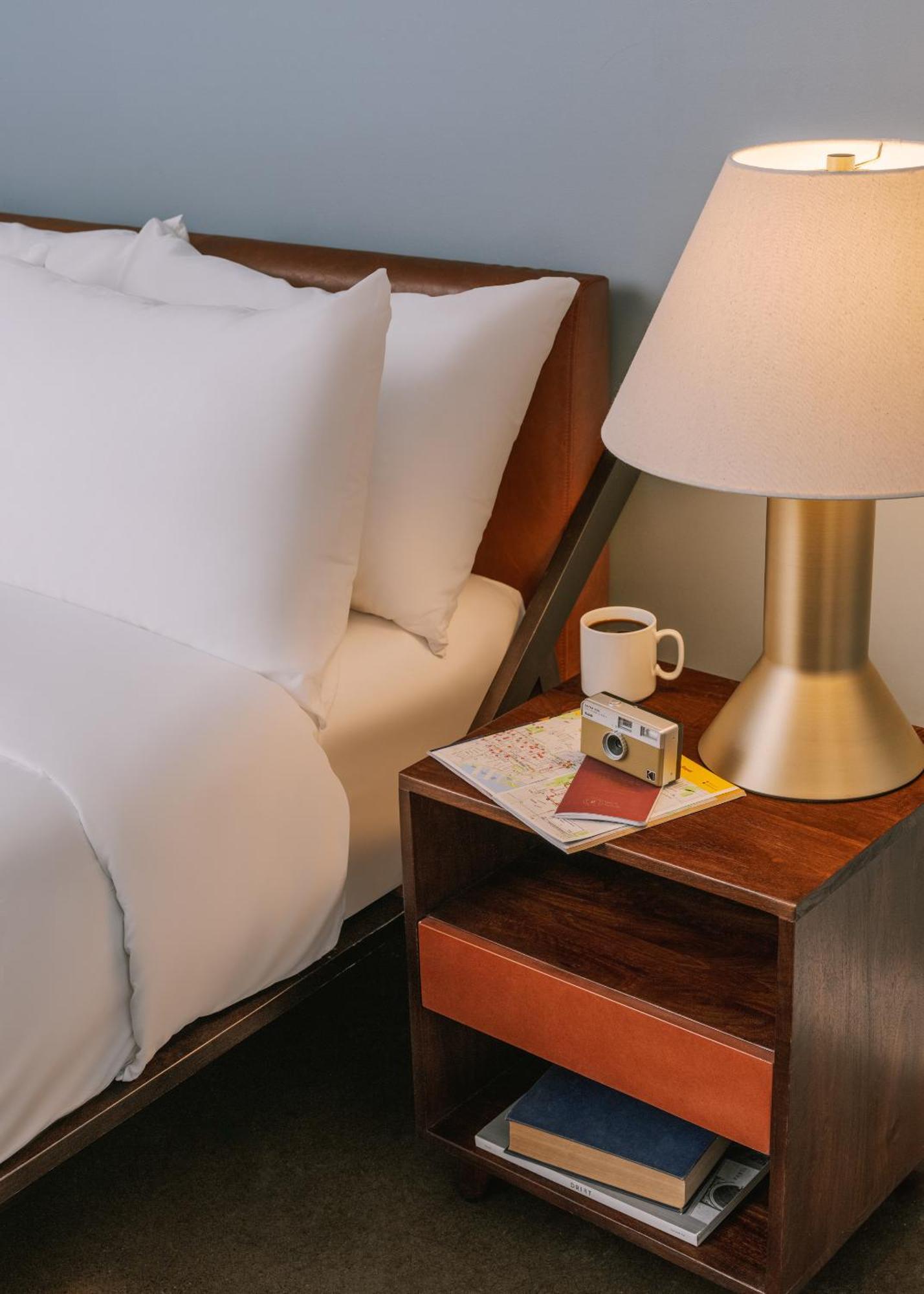 Sonder Penny Lane Aparthotel Montreal Room photo