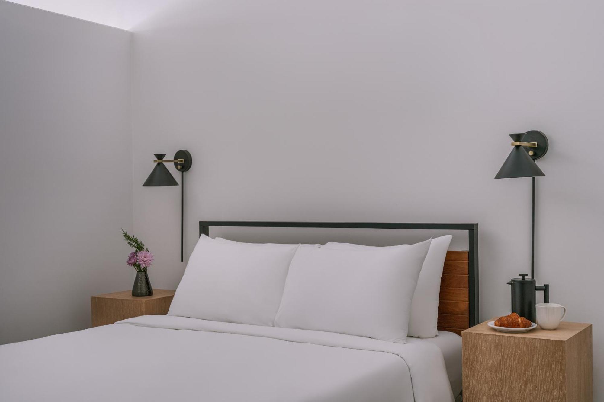 Sonder Penny Lane Aparthotel Montreal Room photo